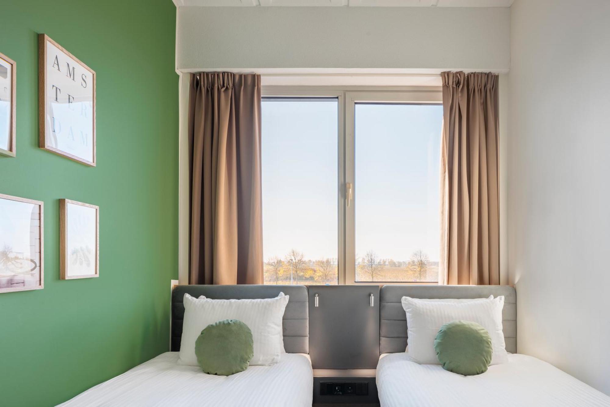 Maxhotel Amsterdam Airport Schiphol - Recently Renovated Hoofddorp Exterior photo