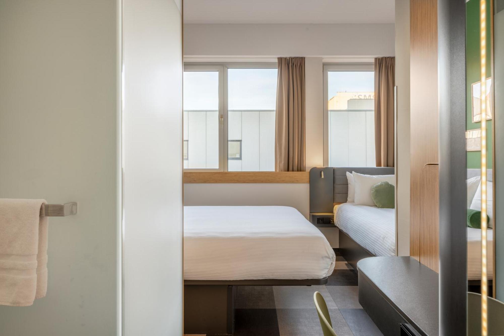 Maxhotel Amsterdam Airport Schiphol - Recently Renovated Hoofddorp Exterior photo