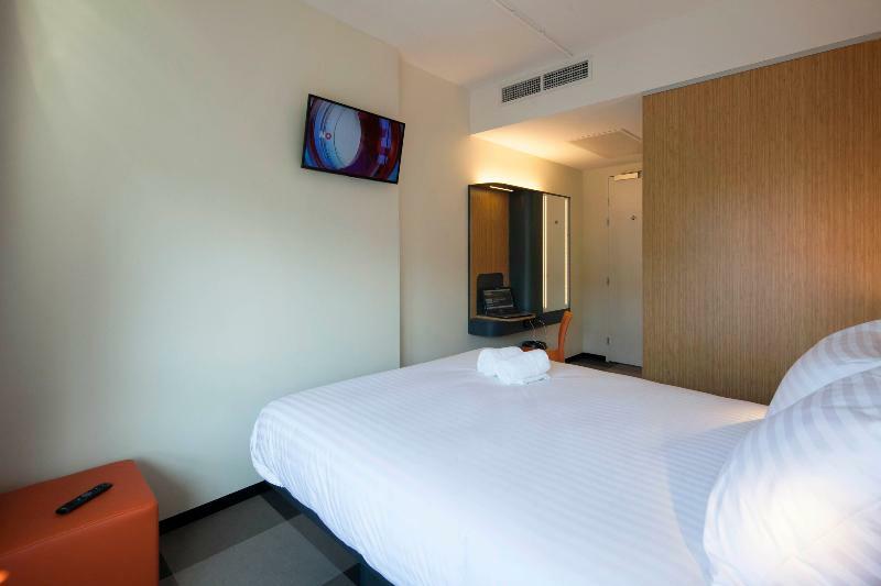 Maxhotel Amsterdam Airport Schiphol - Recently Renovated Hoofddorp Exterior photo